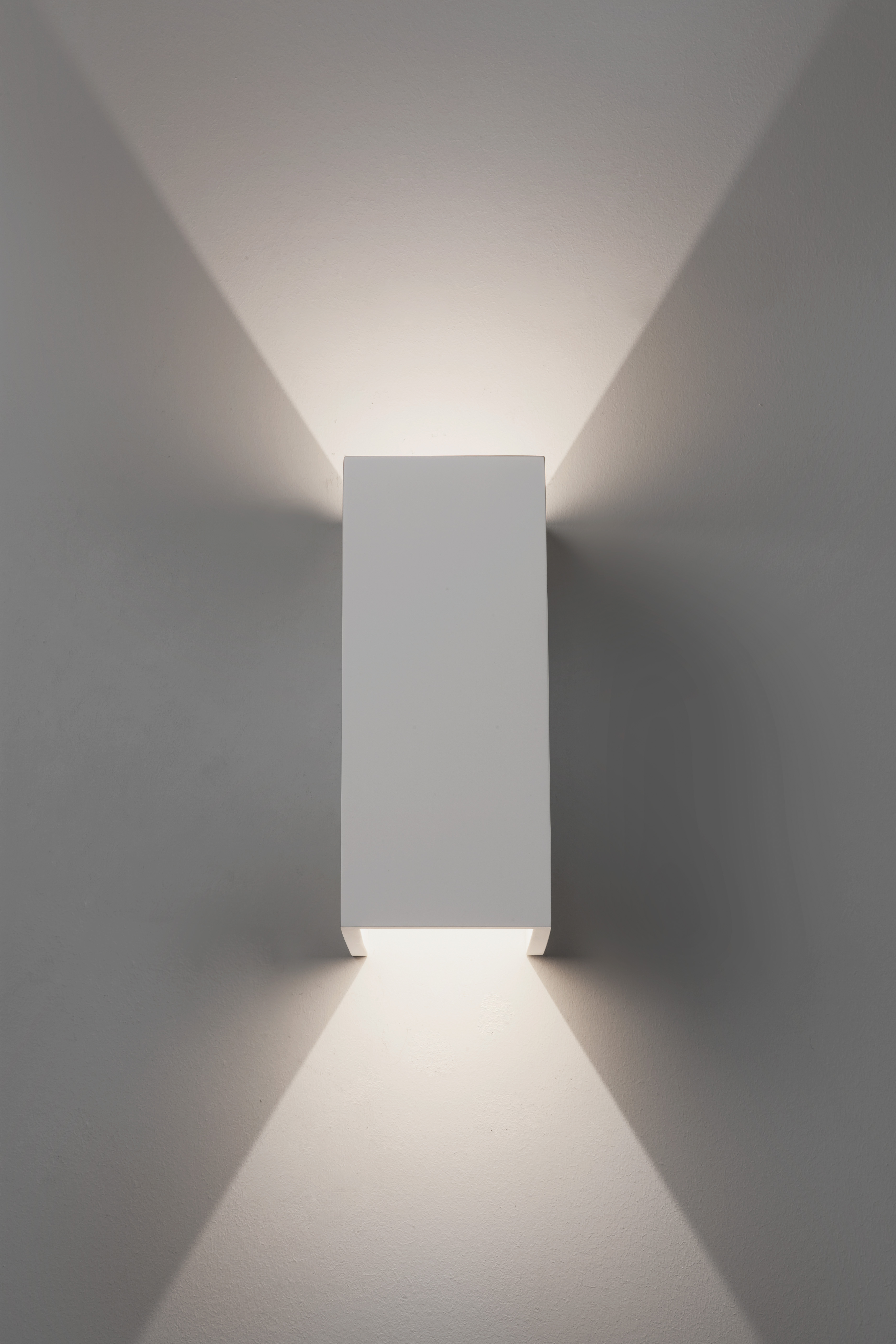 Astro 1187017 Parma 210 W/Lgt c/w LED