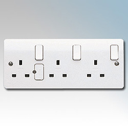 MK K2737WHI Socket 3G Dual Earth 13A